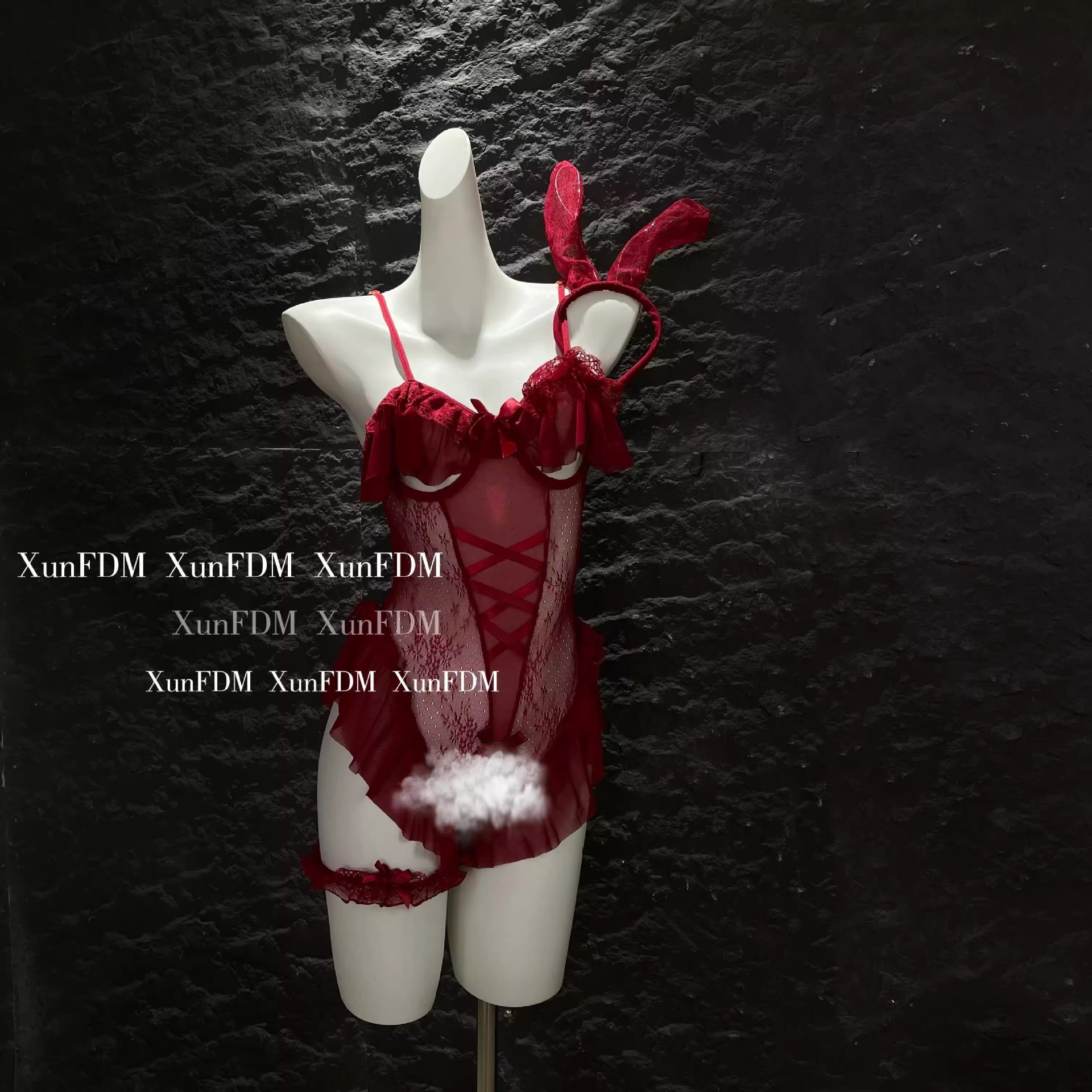 섹스 란제리를 입은 여자 금욕계 의상 메이드 섹시한 파자마 무드 커플 사랑