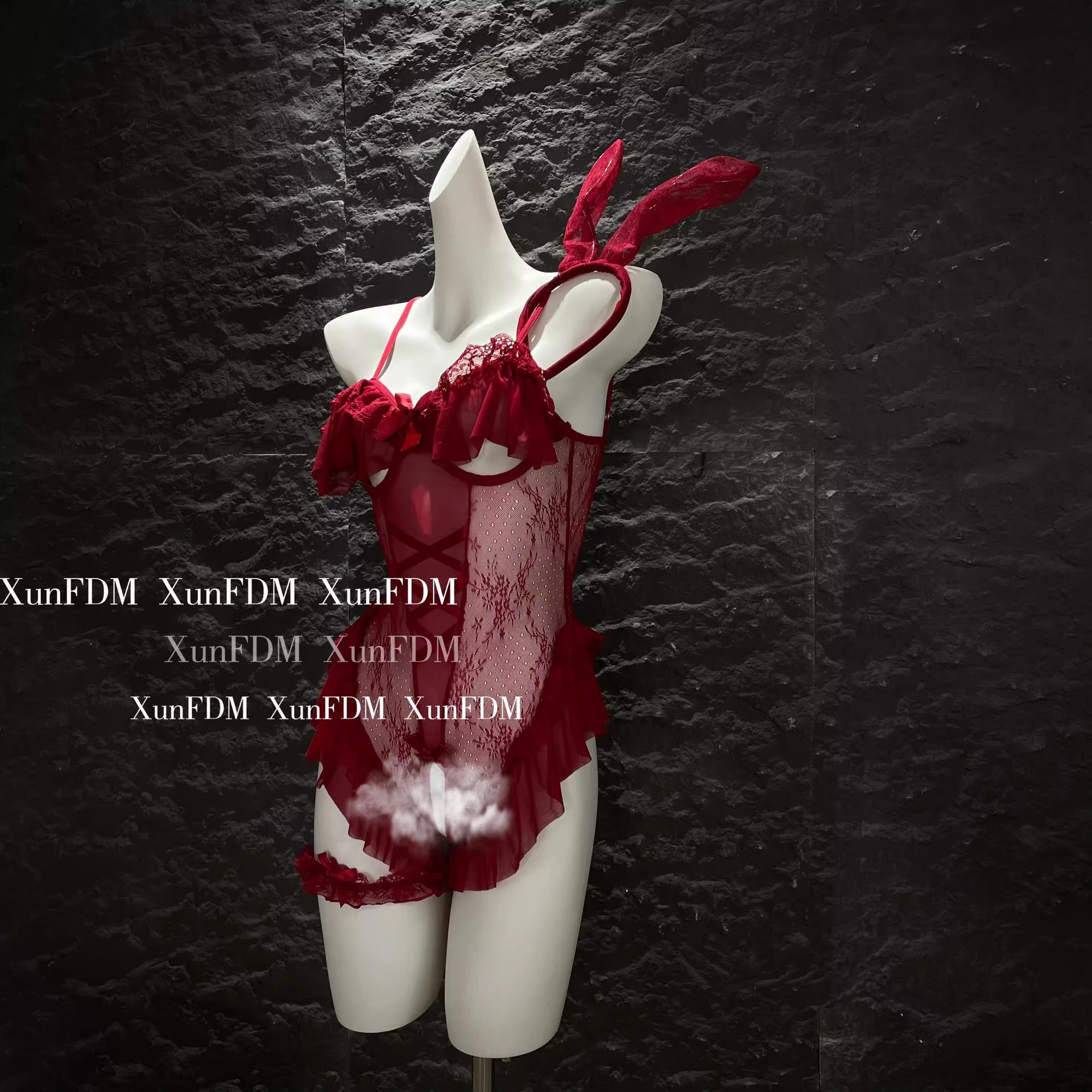 섹스 란제리를 입은 여자 금욕계 의상 메이드 섹시한 파자마 무드 커플 사랑