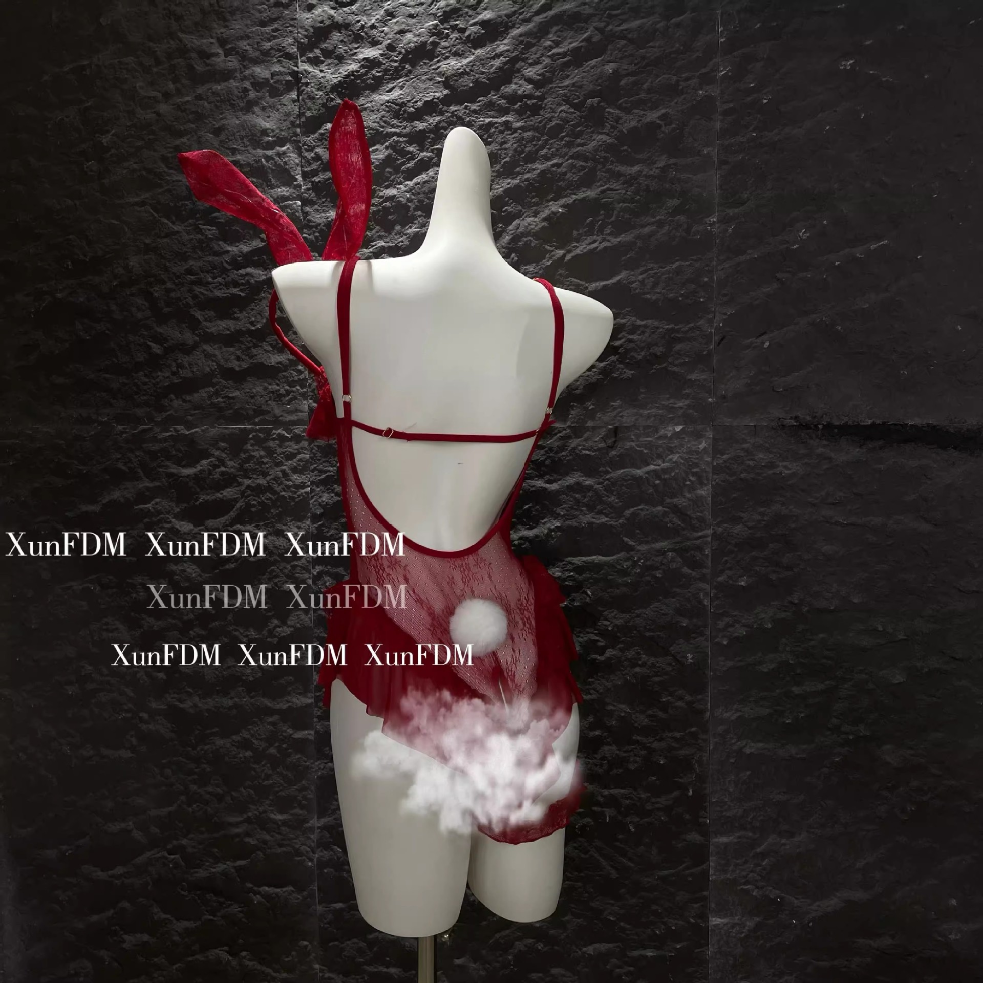 섹스 란제리를 입은 여자 금욕계 의상 메이드 섹시한 파자마 무드 커플 사랑