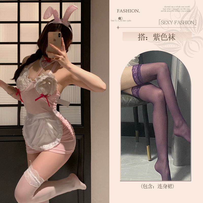 글래머러스한 속옷의 여자는 제복을 입는 것을 금욕한다 섹시한 잠옷