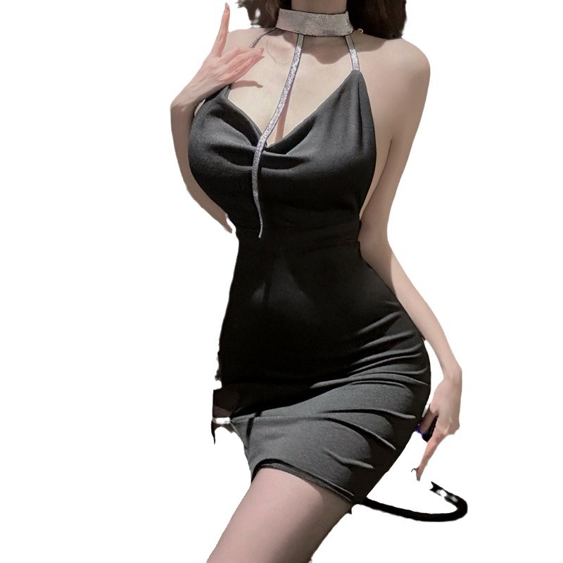 섹시한 속옷의 파자마 비서가 나이트클럽을 유혹하고, 치마는 힙을 덮어 입고, 제복은 열정을 유혹한다