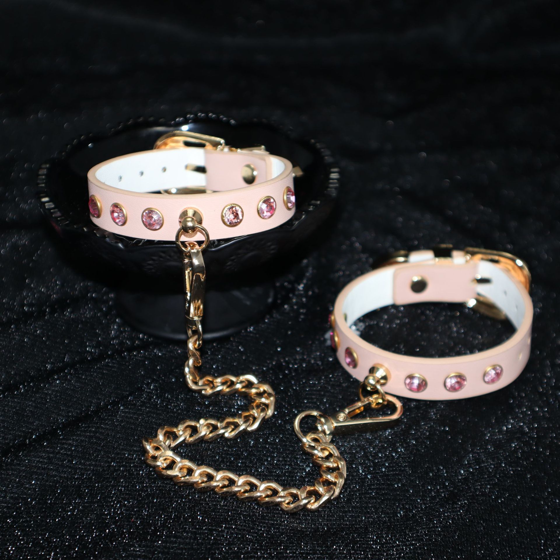 핑크 다이아몬드 수갑 남녀를 묶는 sm 교제 정취용품 가죽 수갑 이색 성인 장난감