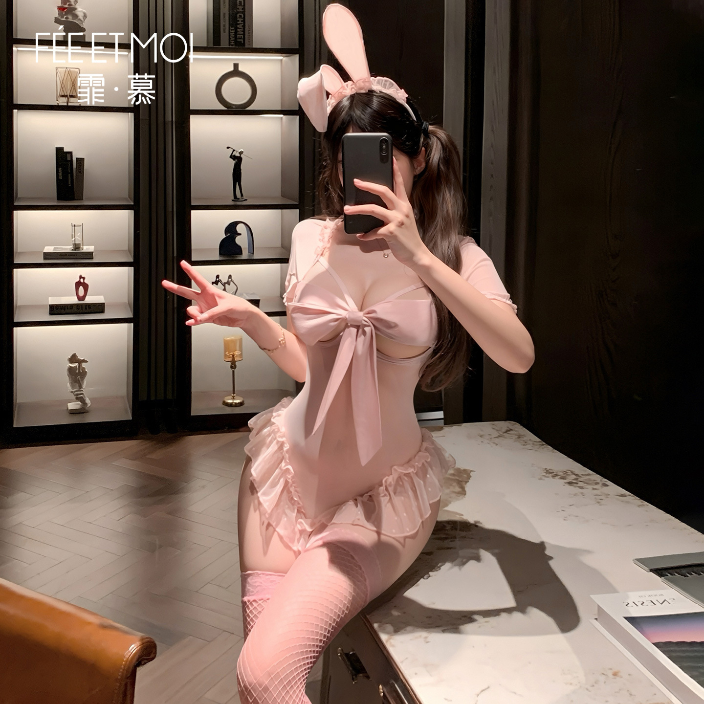 섹시 언더웨어로 밑단이 트인 섹시한 토끼녀 점프슈트 스틸 링 가슴선이 드러나는 투명 시스루