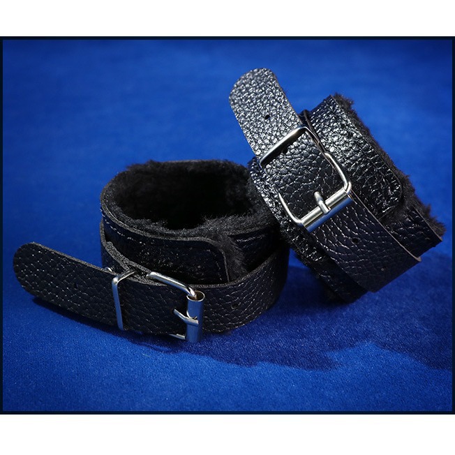 수갑 성욕 형기구 녀성용 성인용품을 묶어 학대한다