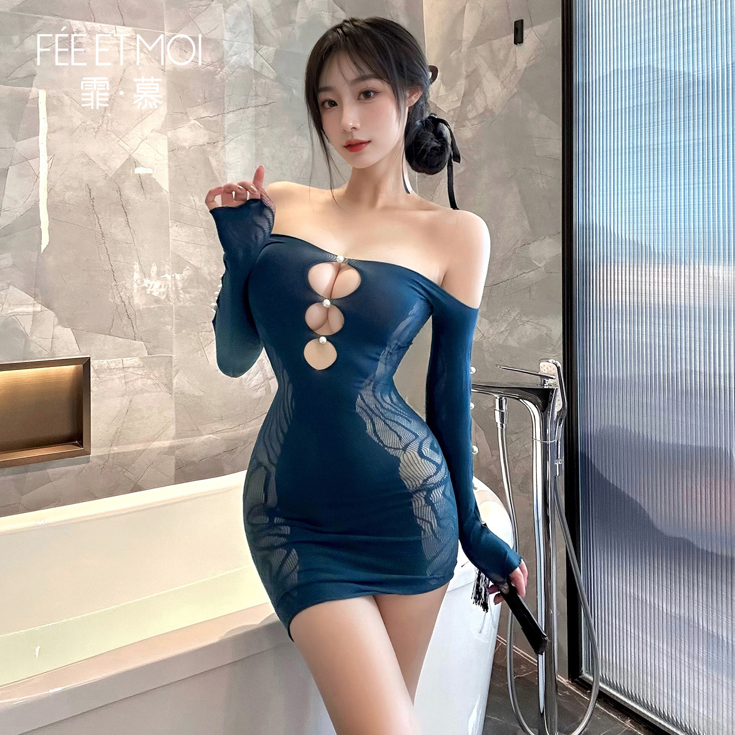 슬림한 몸매의 힙 커버 망사 섹시하게 가슴을 드러내는 시스루 감성 속옷