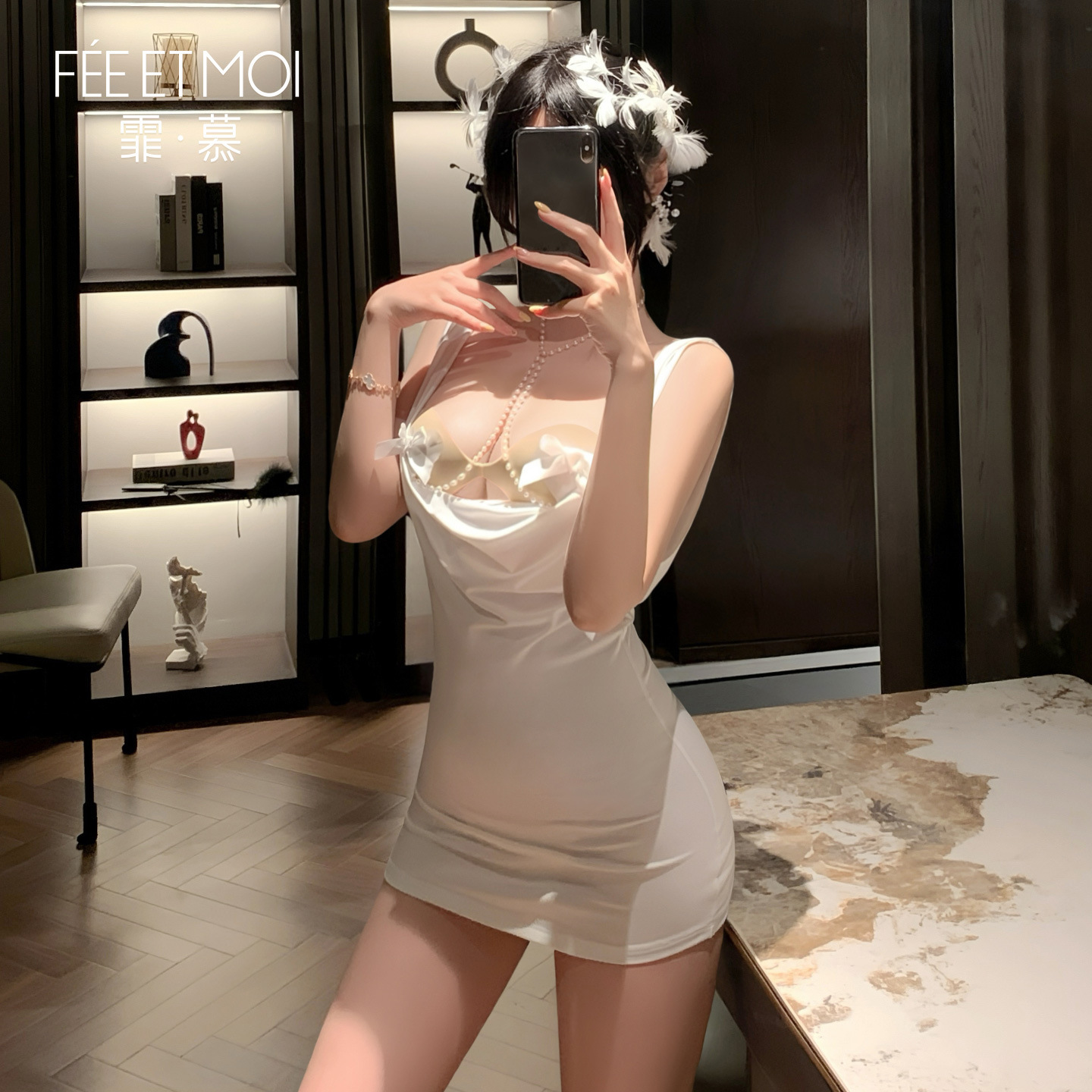 가슴이 드러나는 슬림넥 백 히프 스커트 섹시한 누드 등이 담긴 섹시 세트 에로틱 언더웨어 7887