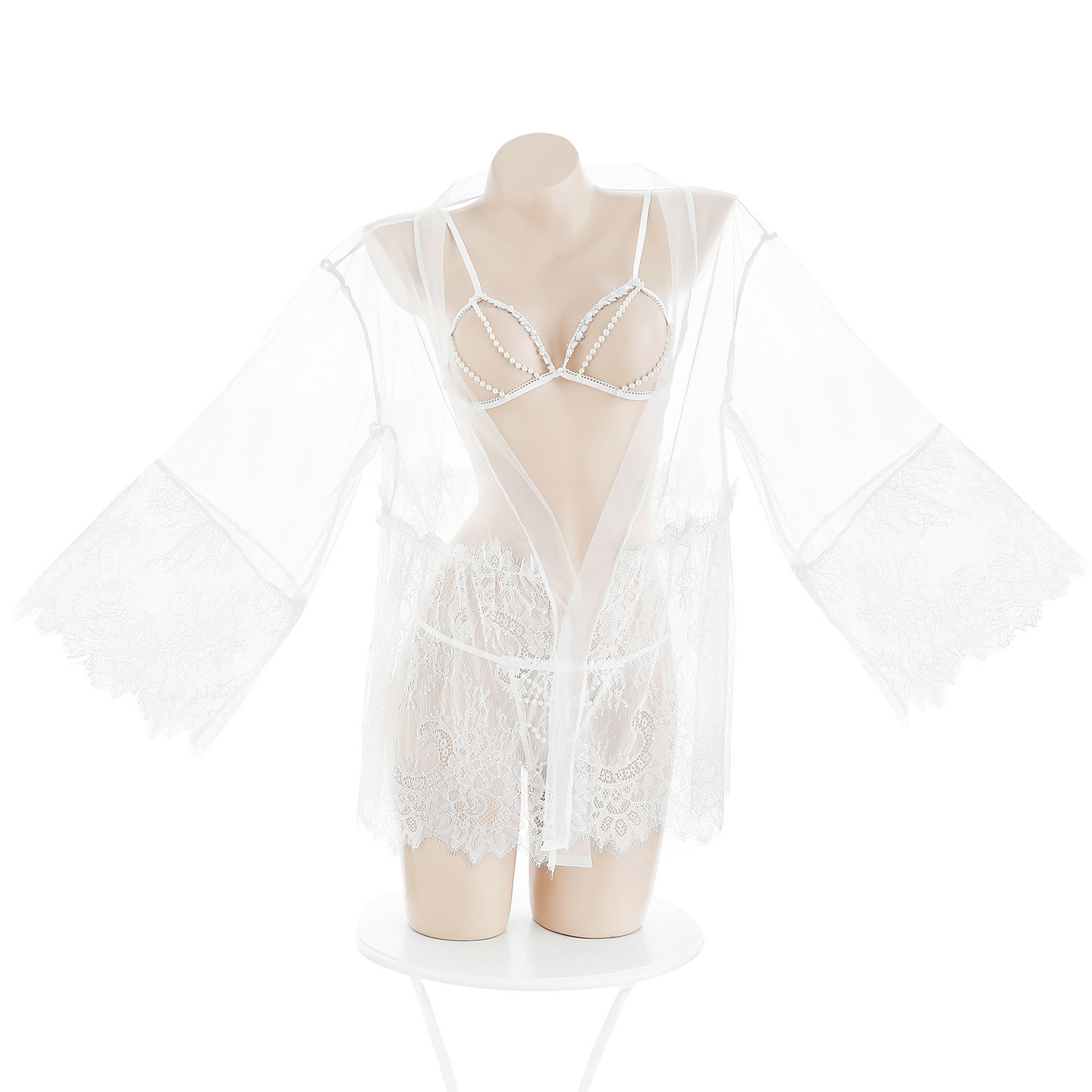 섹시한 속옷으로 가슴이 드러나는 가운 섹시하고 시시덕거리는 속이 훤히 비치는 잠옷을 벗지 마세요