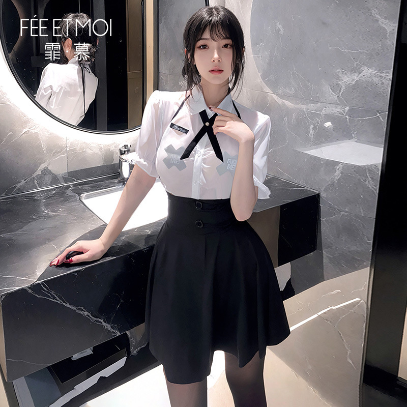 앞가슴 주름살이 비치는 스쿨 룩 슈트 섹시한 속옷 섹시 시스루 유니폼