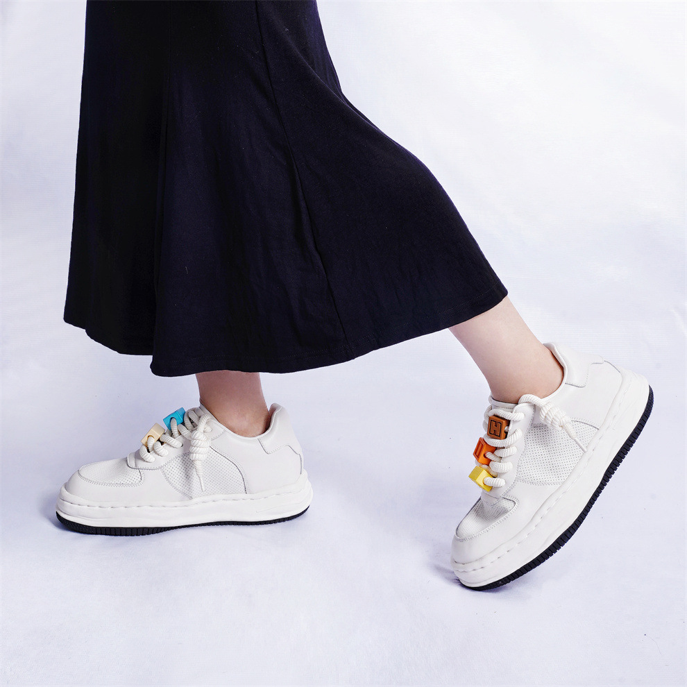 신상품으로는 팝콘 키높이 용해가죽 슬림화 통기성 남녀 레포츠 워킹화