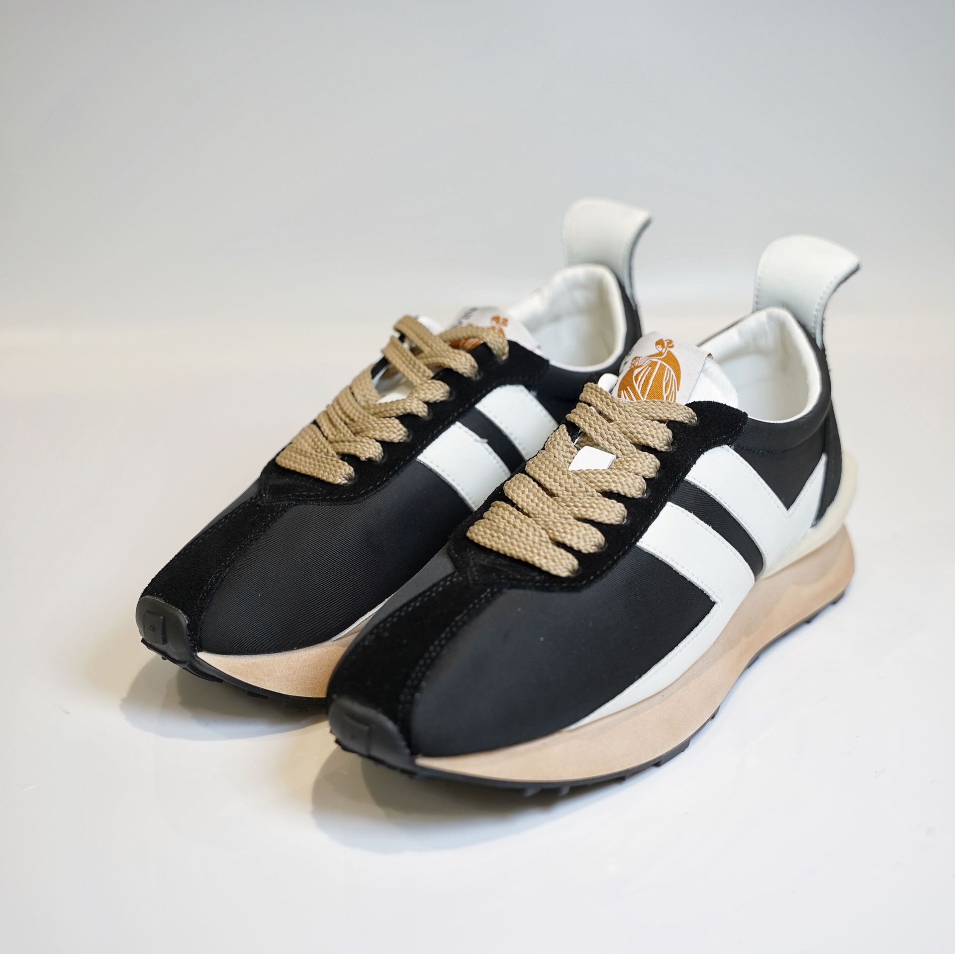 신상품 아르간슈즈 키높이 가볍고 통기성이 좋은 스타일리시하고 남녀 레포츠 커플 러닝화입니다