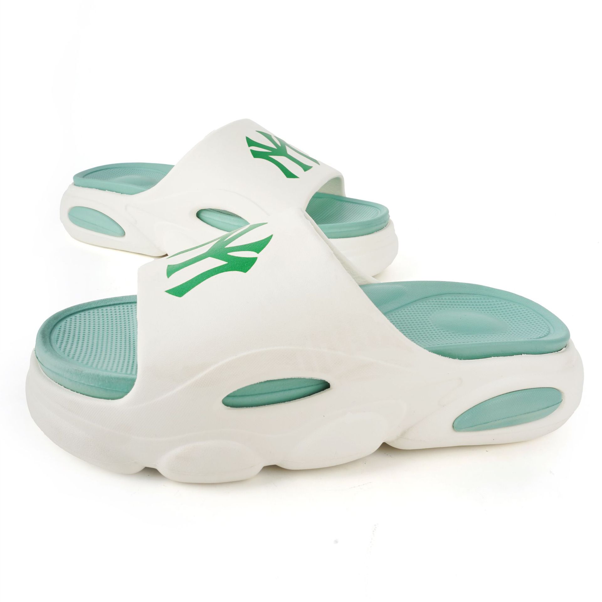 남녀 가정 실외 슬리퍼 두꺼운 바닥은 가볍고 냄새는 방지하며 부드러운 바닥은 커플용 해변 슬리퍼입니다