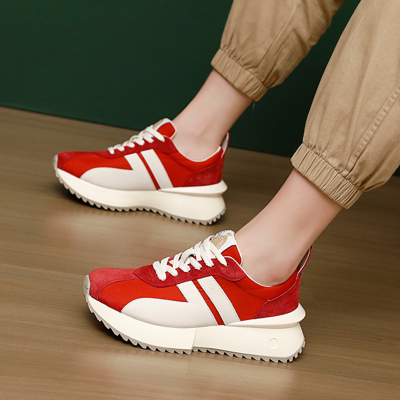진짜 가죽 흡수창 아빠 슈즈 여성의 봄 신상품, 작고 가는 허리 간지러운 슈즈 여성의 모든 것이 캐주얼한 운동화