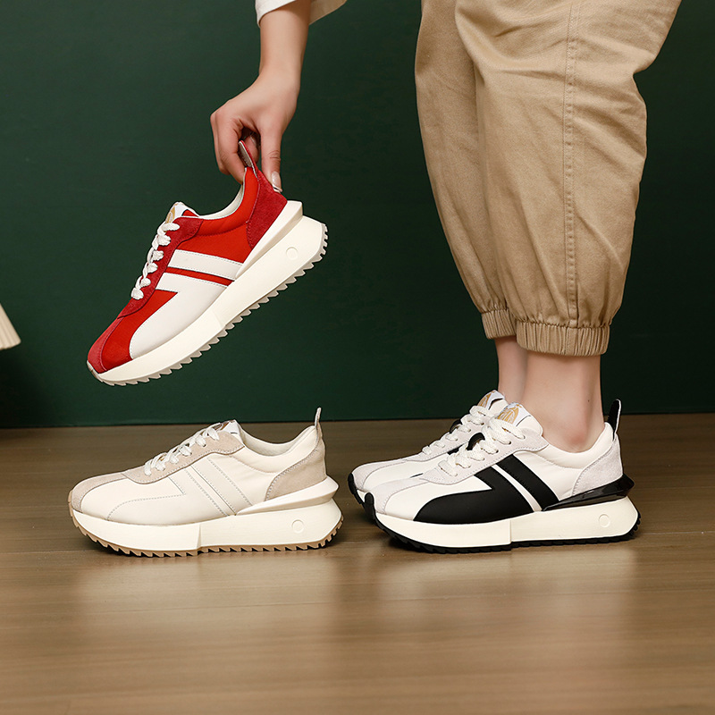 진짜 가죽 흡수창 아빠 슈즈 여성의 봄 신상품, 작고 가는 허리 간지러운 슈즈 여성의 모든 것이 캐주얼한 운동화