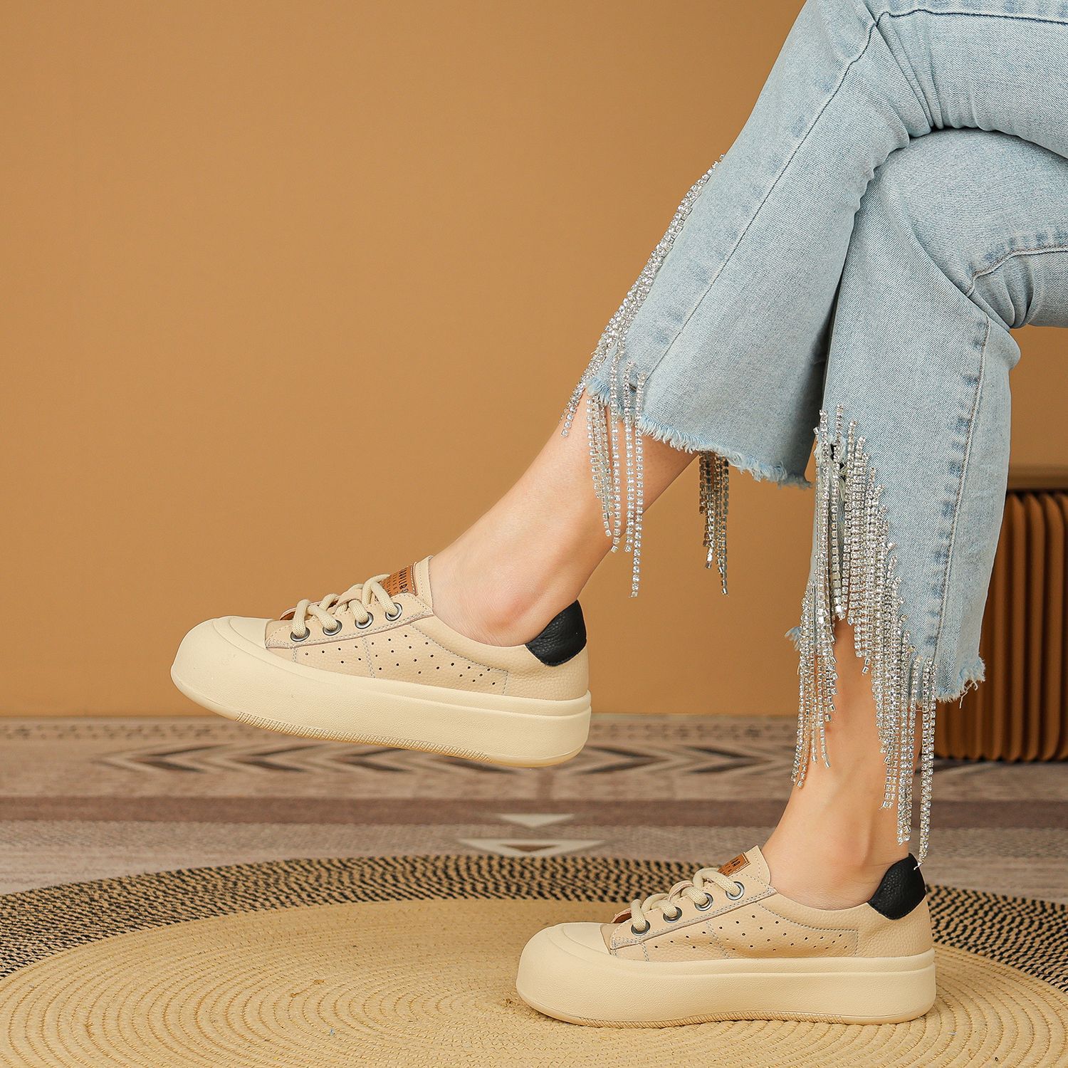 시크녀 2025 신상품 화이트 슈즈 통굽 미니멈 복고풍 스트랩 캐주얼슈즈 우먼