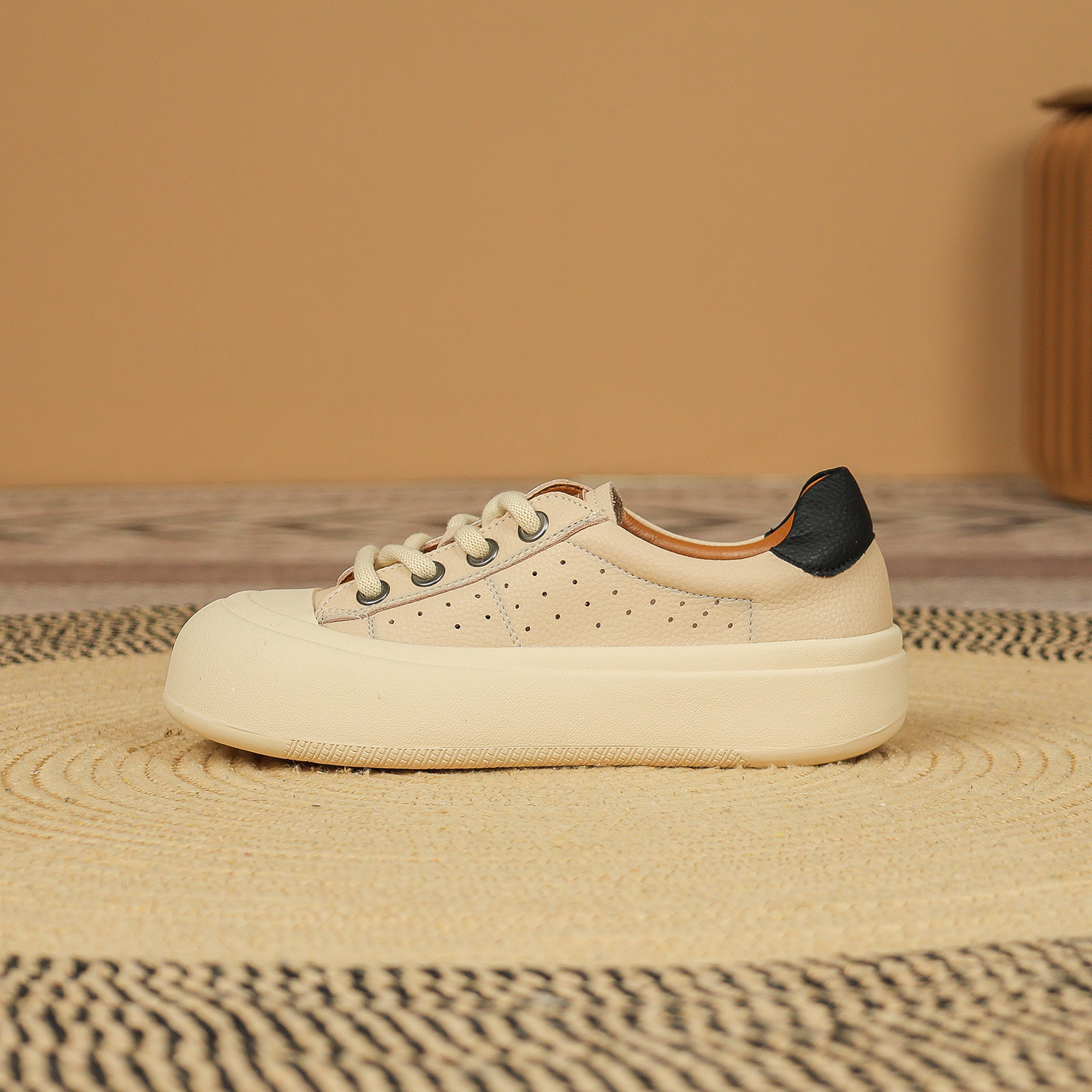 시크녀 2025 신상품 화이트 슈즈 통굽 미니멈 복고풍 스트랩 캐주얼슈즈 우먼