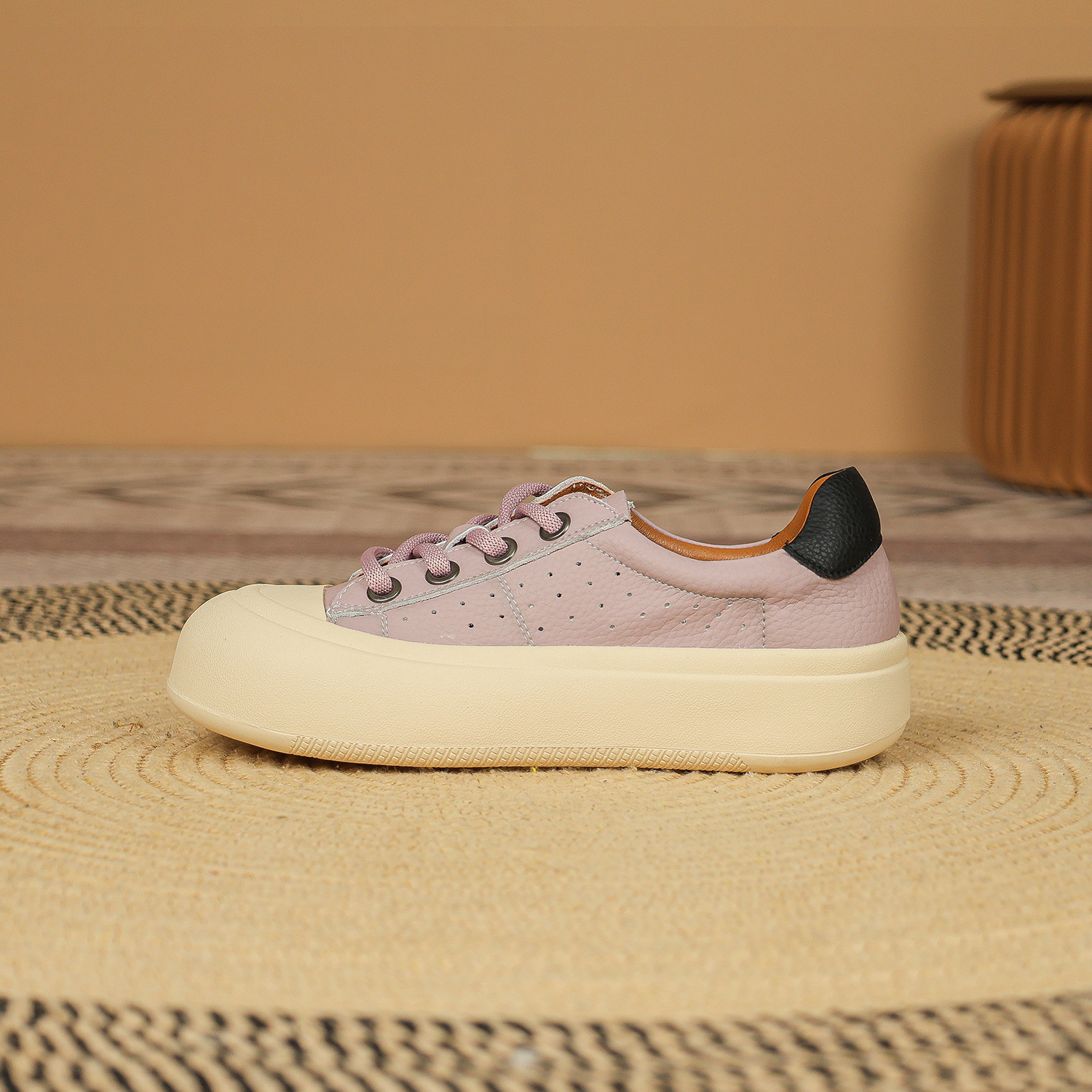 시크녀 2025 신상품 화이트 슈즈 통굽 미니멈 복고풍 스트랩 캐주얼슈즈 우먼