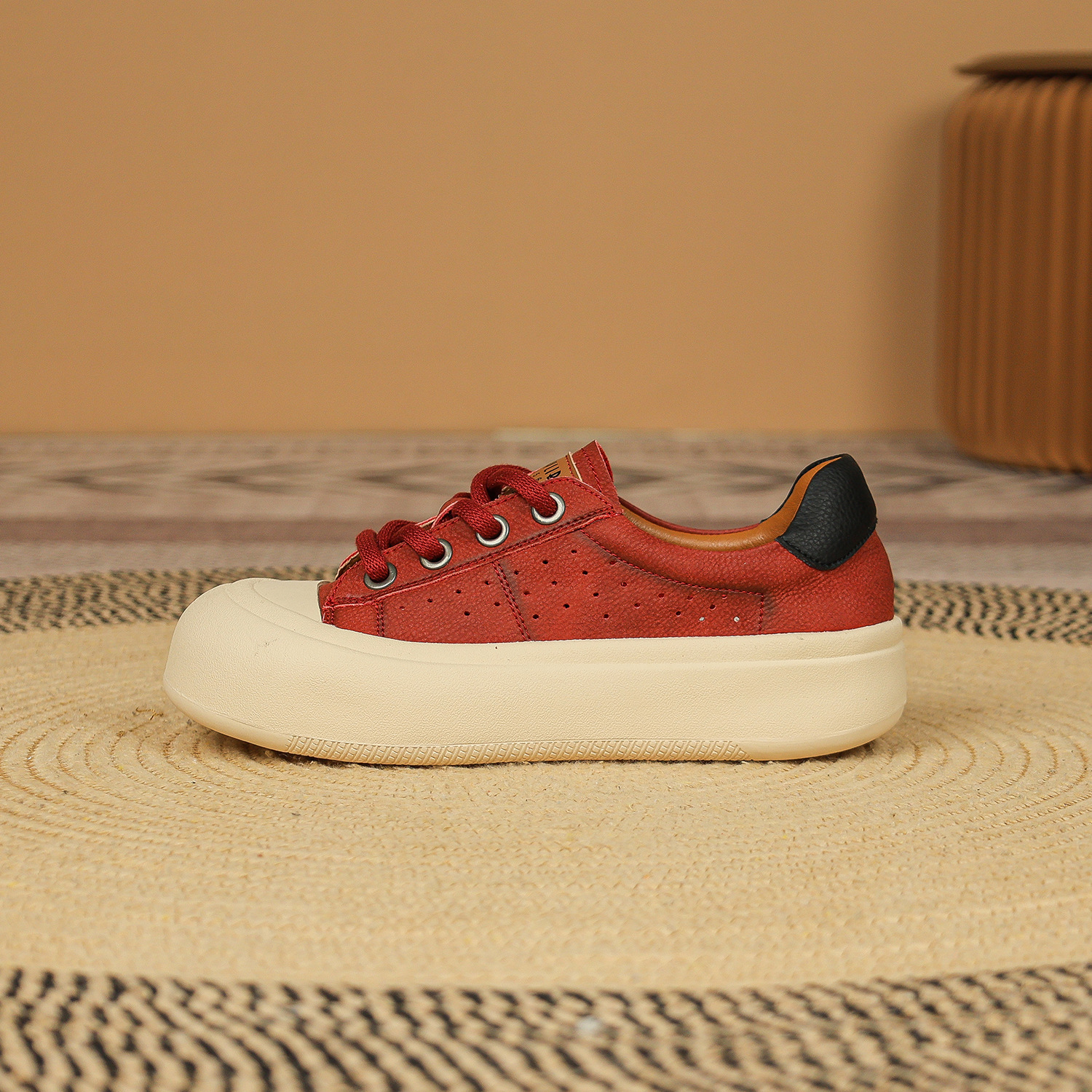 시크녀 2025 신상품 화이트 슈즈 통굽 미니멈 복고풍 스트랩 캐주얼슈즈 우먼