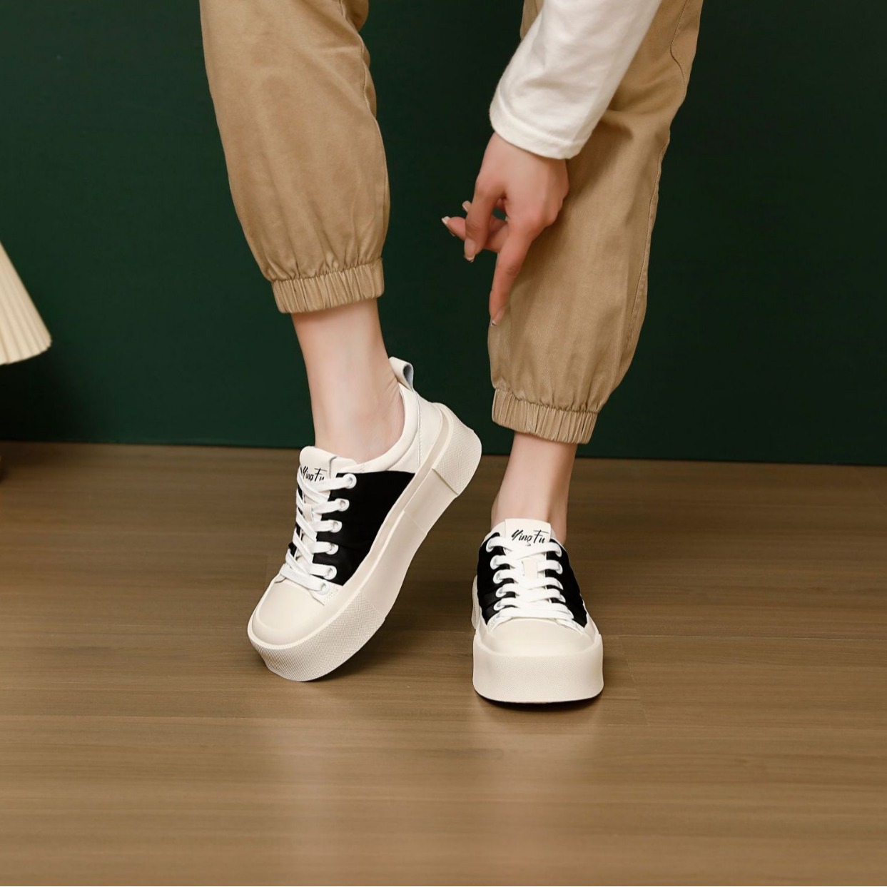 블랙 스퀘어 화이트 슈즈 2025가을 신상품 단화 패션 토플랫 슈즈 캐주얼 슈즈여성