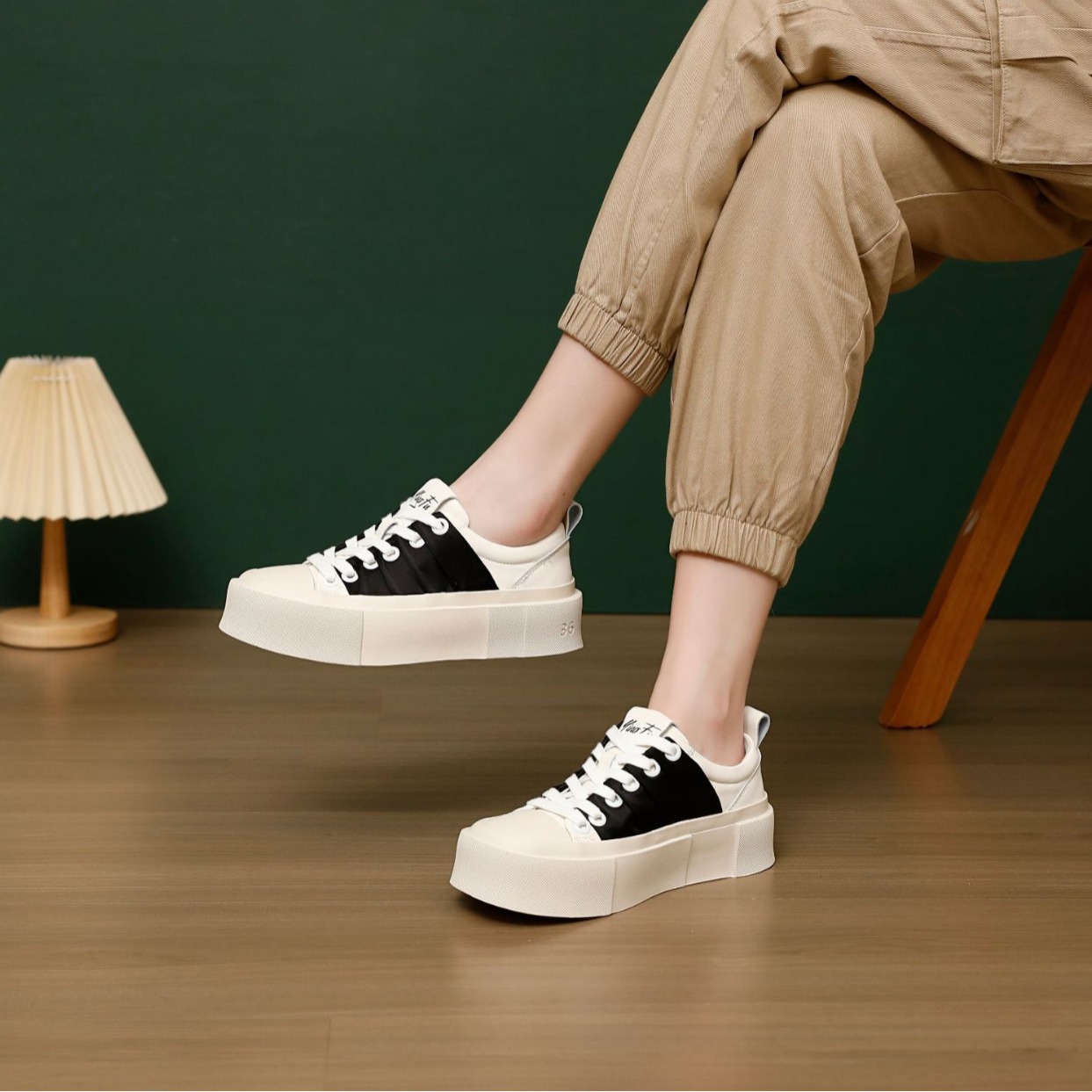 블랙 스퀘어 화이트 슈즈 2025가을 신상품 단화 패션 토플랫 슈즈 캐주얼 슈즈여성