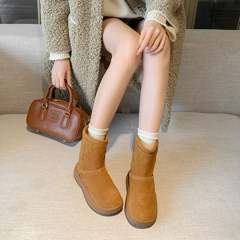 가죽 빵 스노우 부츠 여성 2025 겨울 왕홍의 인기 스타일 가볍고 마모성이 강한 앵클 부츠입니다