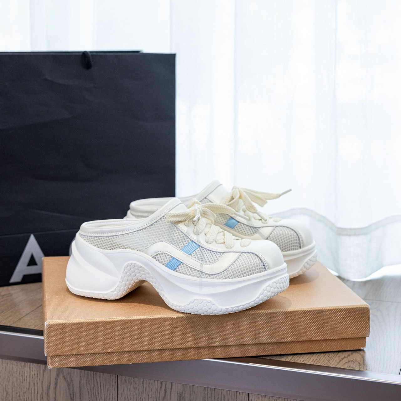 신상품 캐주얼 샌들 여름에는 두꺼운 바닥에 바닥을 긁어 샌들을 신는다