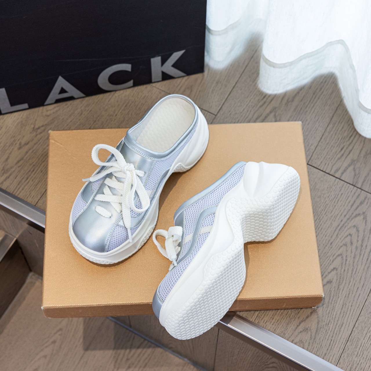 신상품 캐주얼 샌들 여름에는 두꺼운 바닥에 바닥을 긁어 샌들을 신는다