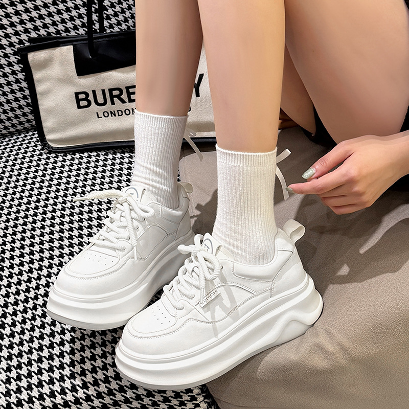 리얼 가죽, 화이트 슈즈 2025가을 겨울 신상품 통기성 키높이 스니커즈 모든 착용 학생 캐주얼화