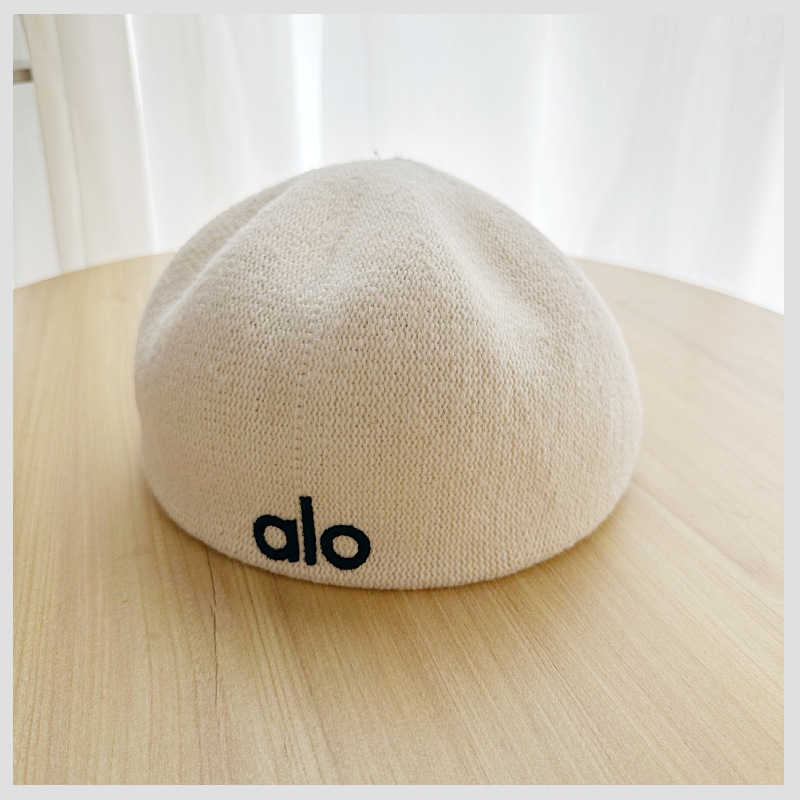 alo 레터링 니트 모자 여성 베레모