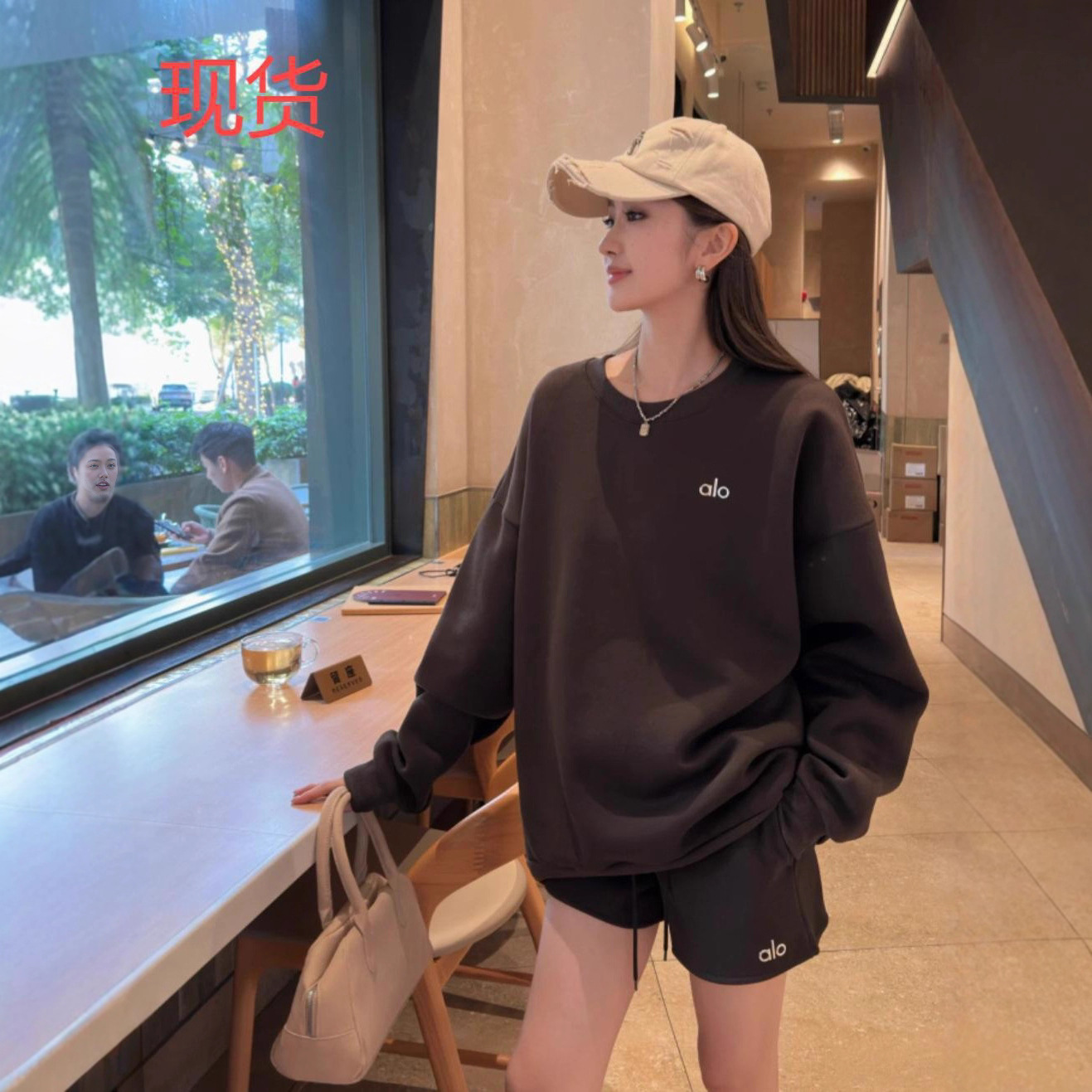 알로 라운드 긴팔 루즈핏 커플 맨투맨