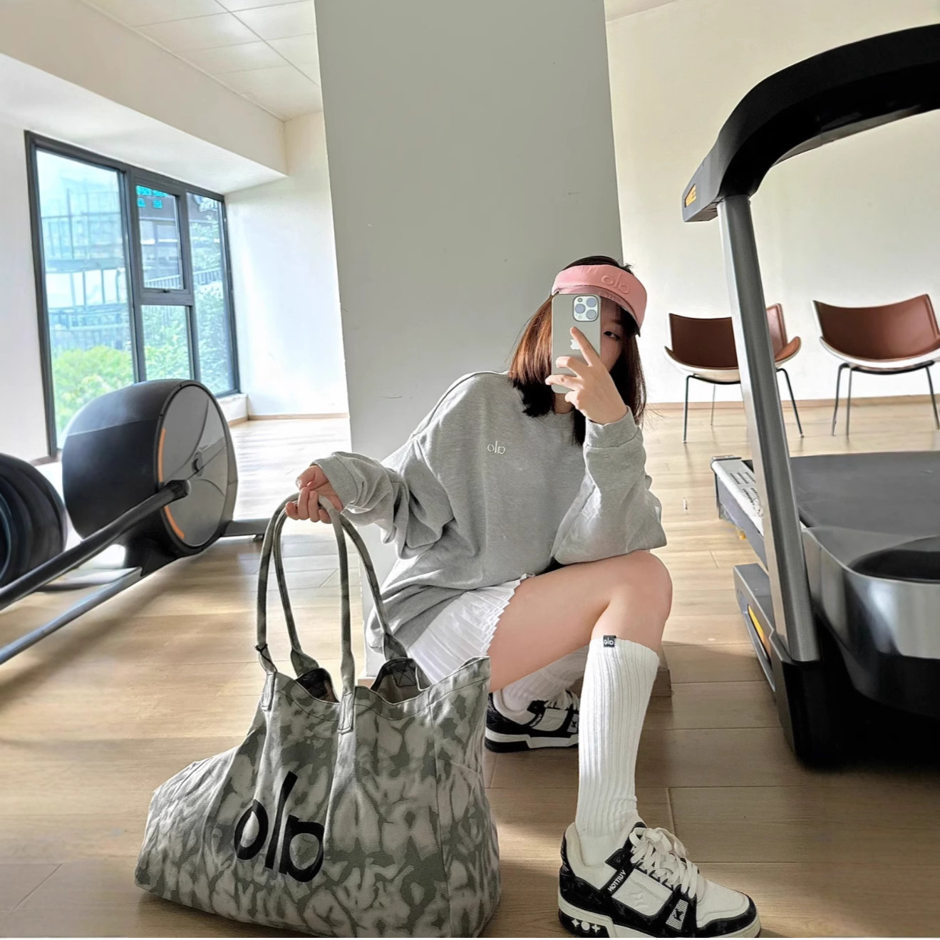 알로 라운드 긴팔 루즈핏 커플 맨투맨