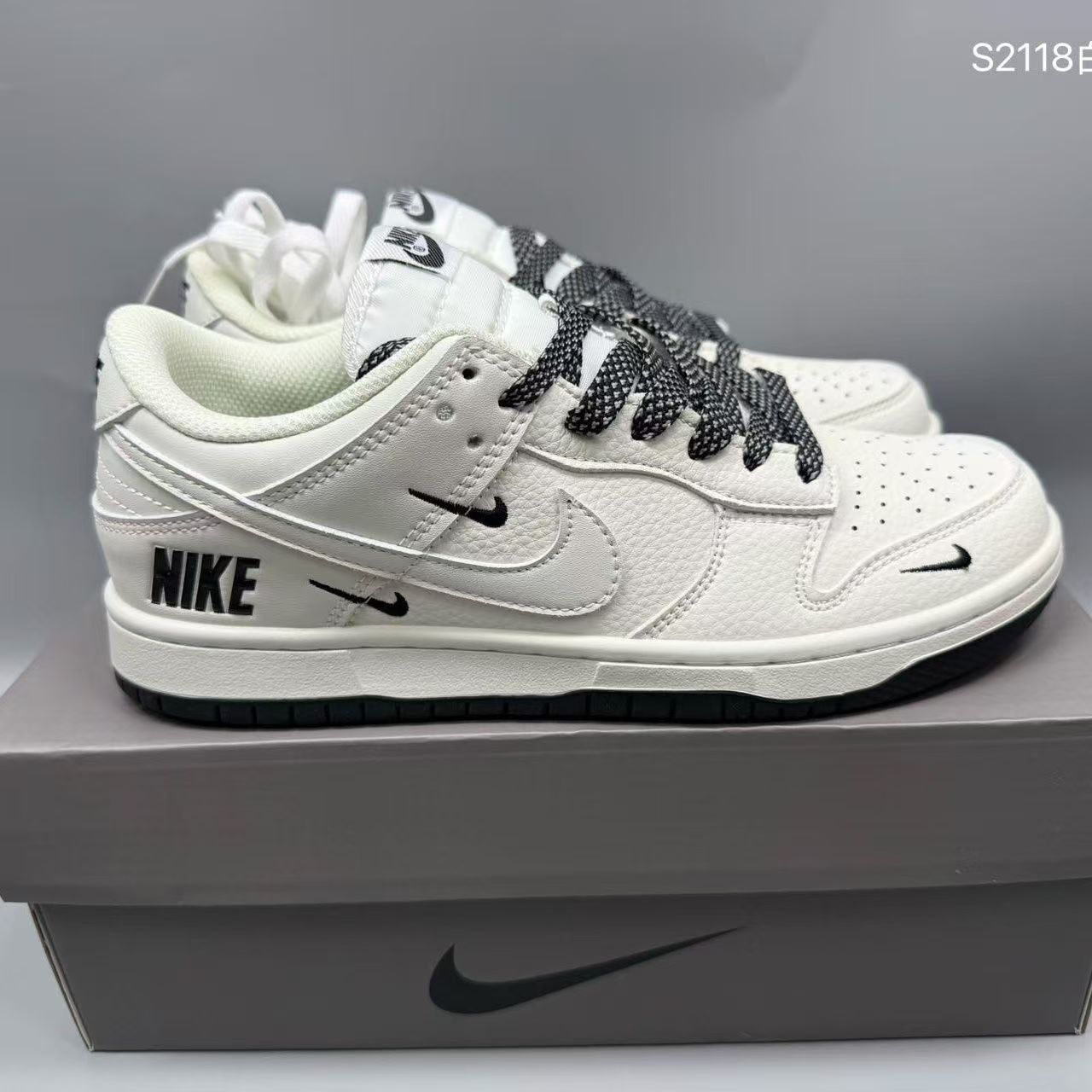 덩크 유니크화 블랙 앤 화이트 로우 콤비 남녀 커플 슈즈