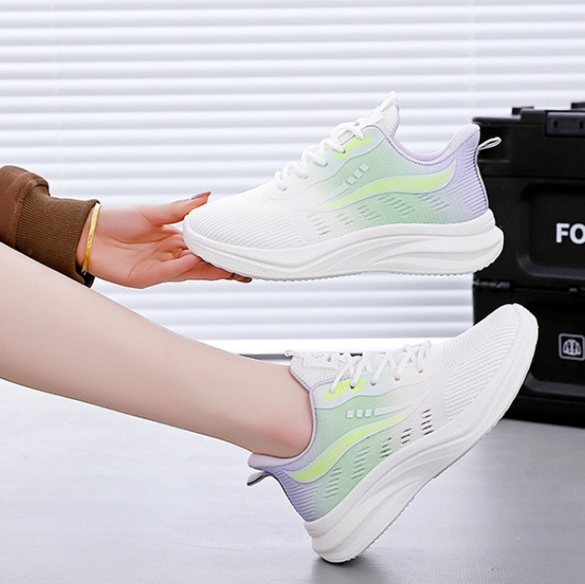 러닝화 봄 여름 여성화 메쉬탑 통풍화 가볍고 모든 것을 소화할 수 있는 학생 스니커즈 워킹화 붐을 타고 있다
