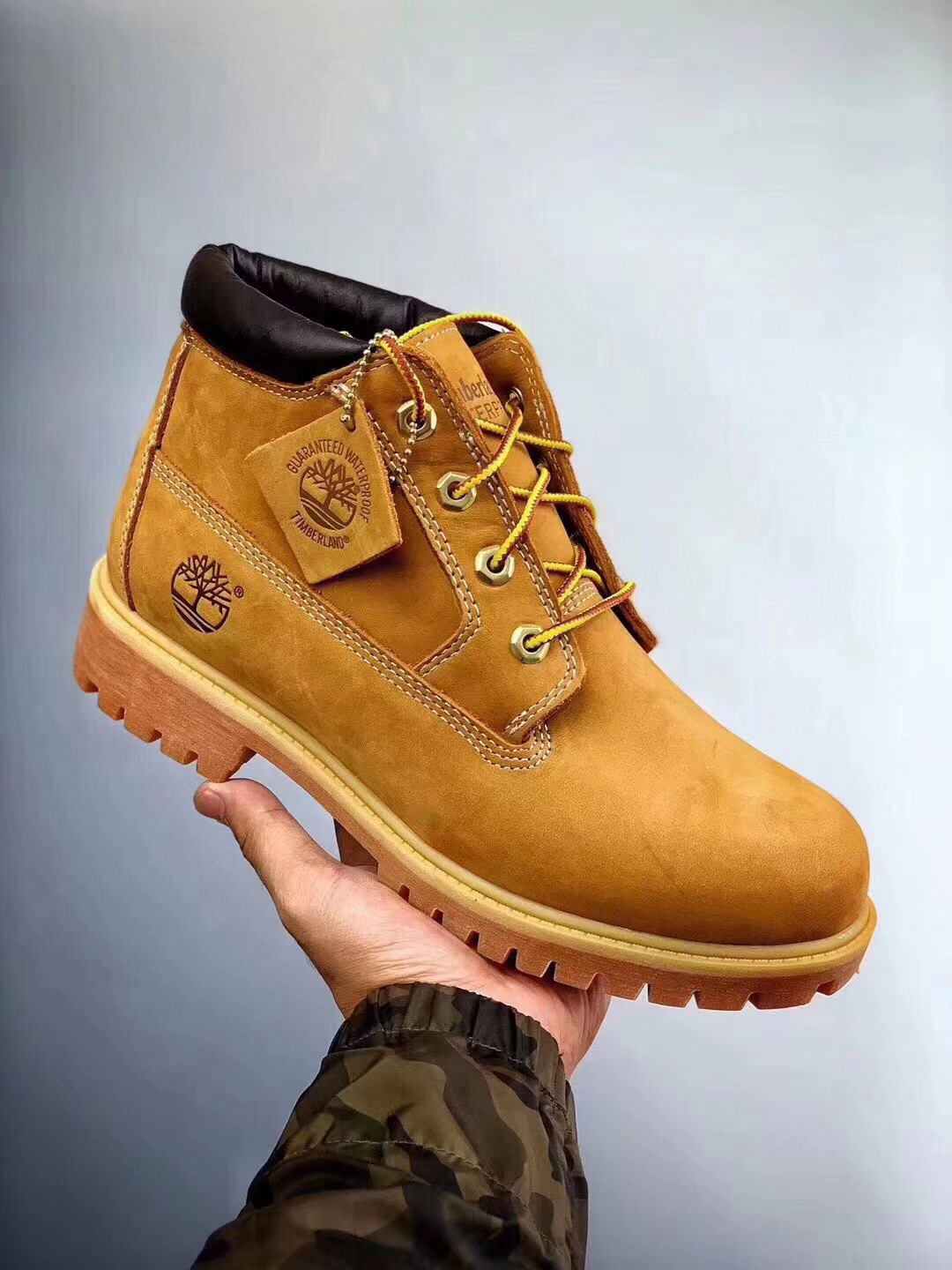 남녀 슈즈 실외에 방수가 잘 안돼요. 클래식한 하이탑 오버로우 부츠 마틴 부츠예요