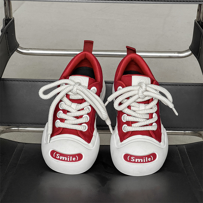 커커웃는 슬립슈즈 2025 신상품 큰 코가 밉살스러운 귀여운 화이트 슈즈 통굽 빵 캐주얼 슈즈