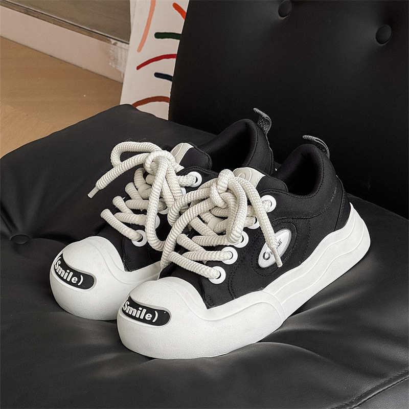 커커웃는 슬립슈즈 2025 신상품 큰 코가 밉살스러운 귀여운 화이트 슈즈 통굽 빵 캐주얼 슈즈