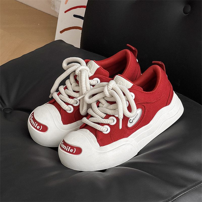 커커웃는 슬립슈즈 2025 신상품 큰 코가 밉살스러운 귀여운 화이트 슈즈 통굽 빵 캐주얼 슈즈