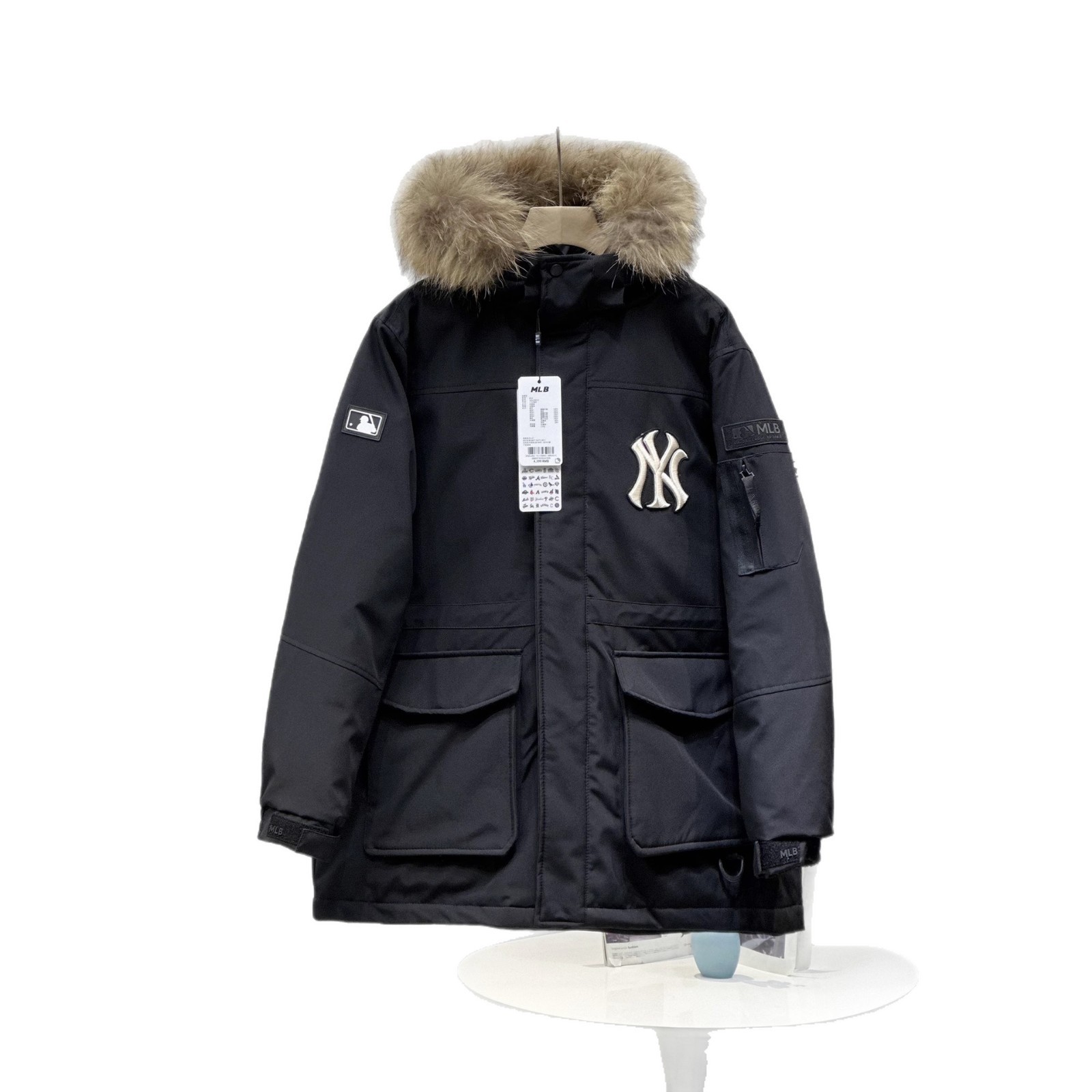 mlb 남녀공용 후드 패딩 오버핏 커플 미디엄 기장의 도톰한 방수공 코트입니다