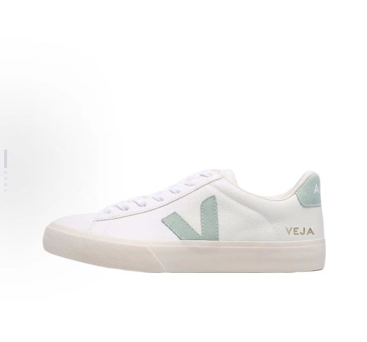 순수한 흰색 아웃도어슈즈 veja는 남녀 커플의 스포티와 캐주얼에 두루 어울립니다
