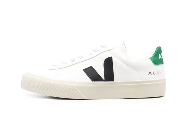 순수한 흰색 아웃도어슈즈 veja는 남녀 커플의 스포티와 캐주얼에 두루 어울립니다