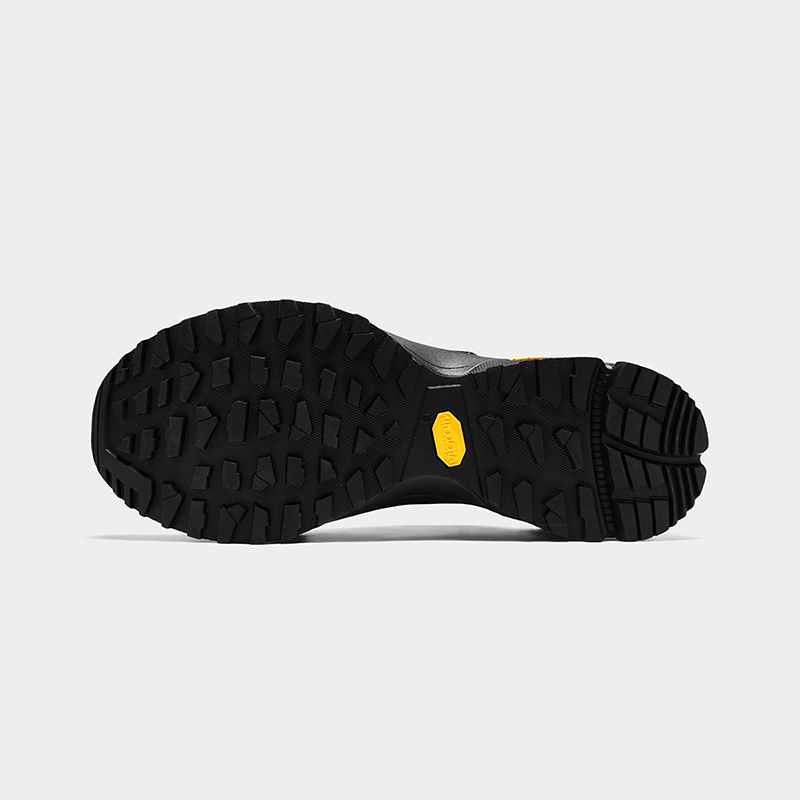 신상 컨버터블 버튼 라인 슈퍼 그립력 boa 아웃도어 미끄럼 방지 등산화입니다