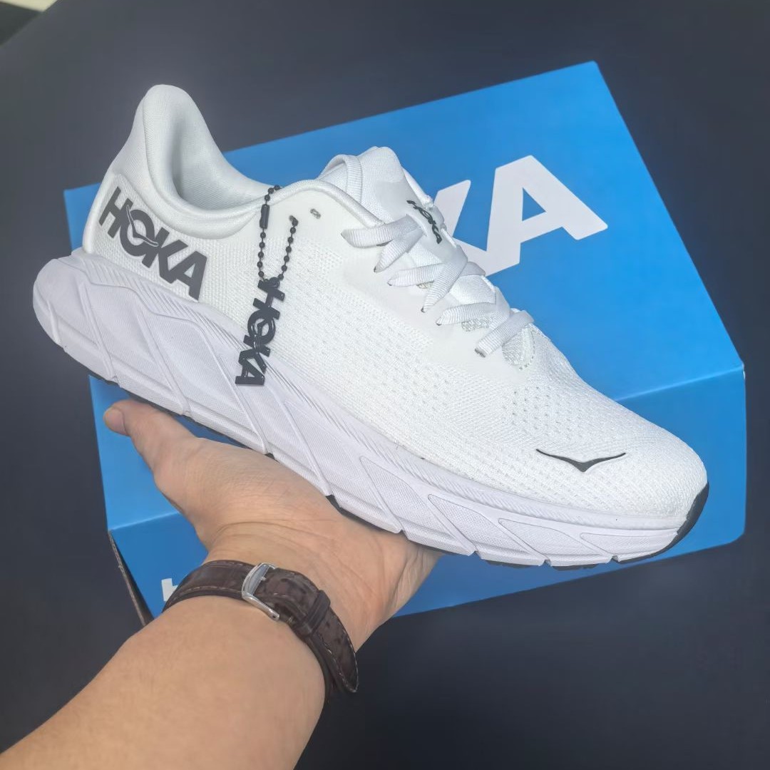 호카 아웃도어 스니커즈 아라히 7 등산화 남녀 전용 트레킹화