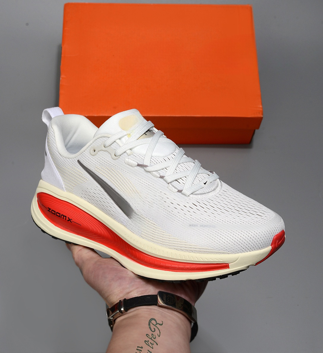 순수 vomero18 메쉬 통풍 레저 쿠션감 남녀 동일 러닝 스포츠 운동화