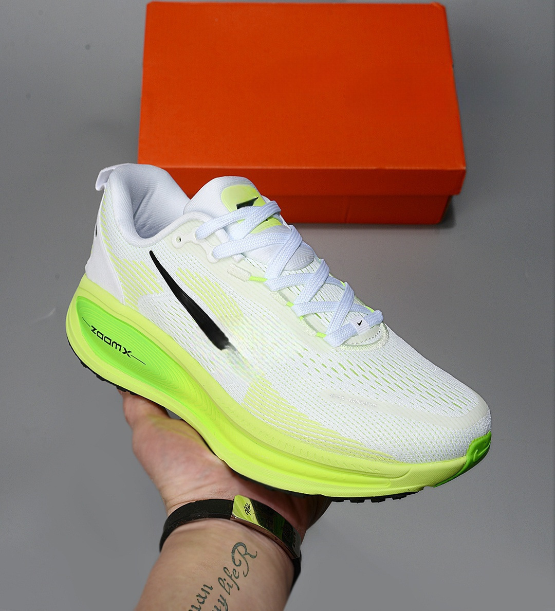 순수 vomero18 메쉬 통풍 레저 쿠션감 남녀 동일 러닝 스포츠 운동화