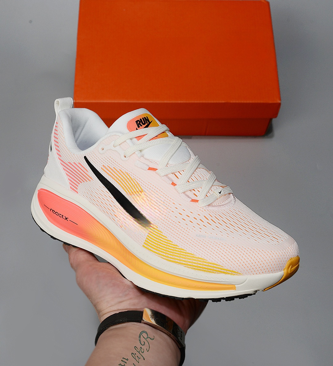 순수 vomero18 메쉬 통풍 레저 쿠션감 남녀 동일 러닝 스포츠 운동화