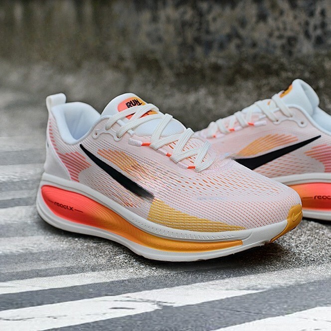 순수 vomero18 메쉬 통풍 레저 쿠션감 남녀 동일 러닝 스포츠 운동화