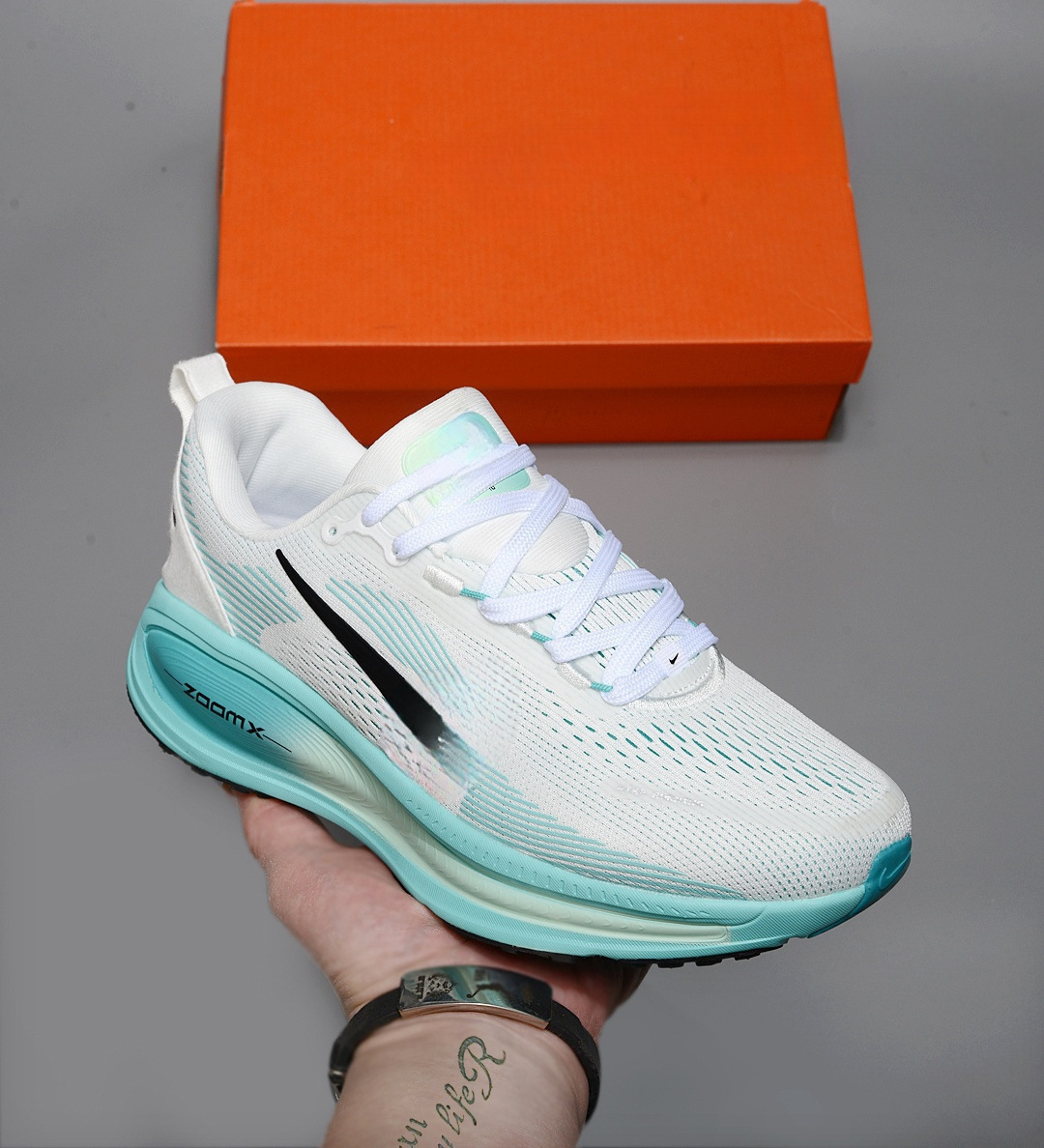 순수 vomero18 메쉬 통풍 레저 쿠션감 남녀 동일 러닝 스포츠 운동화