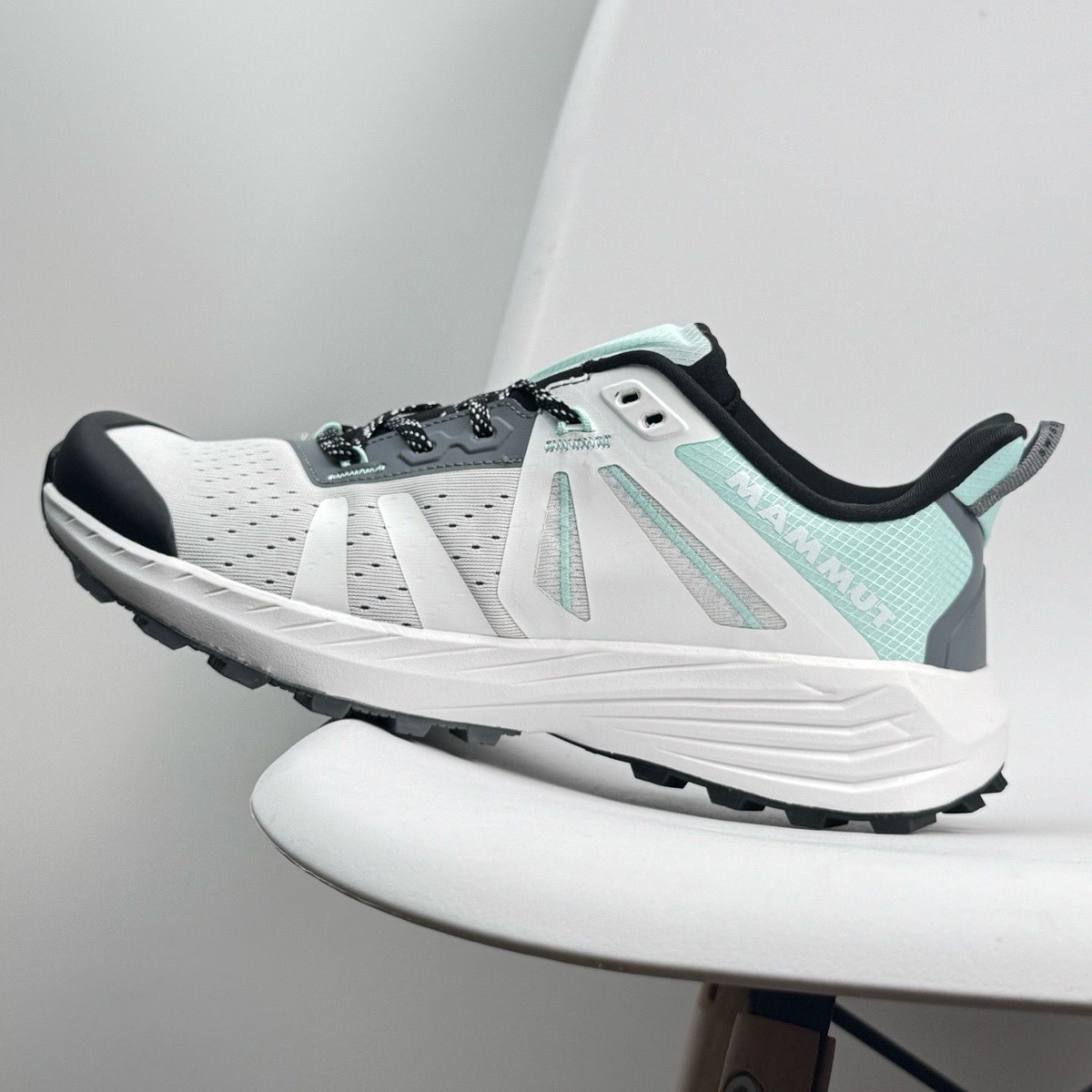 여름 남녀 공용 등산 트레킹화 미끄럼 마모 방지 아웃도어용 스니커즈