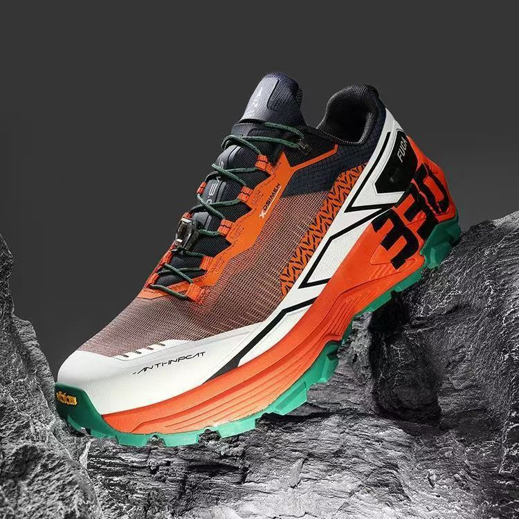 남녀 전용 통기성 트레킹 등산화로 지형 전체의 충격을 완화하고 미끄럼을 방지합니다