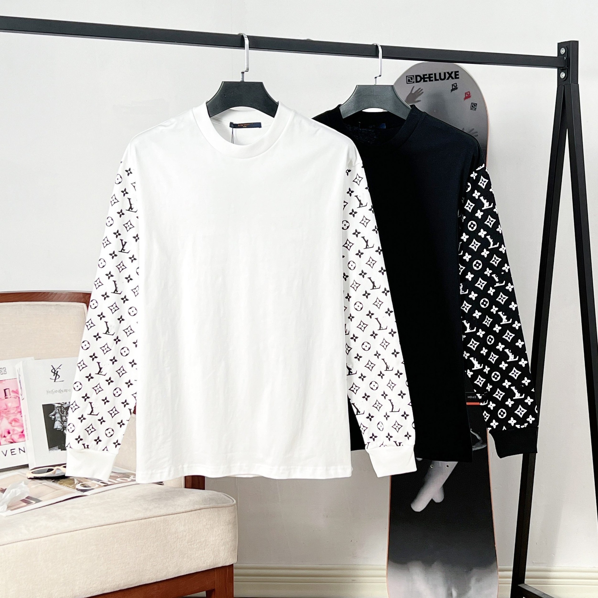 가을 신상 소매 무늬의 로고 프린트 캐주얼 루즈핏 남녀 긴팔 티셔츠입니다