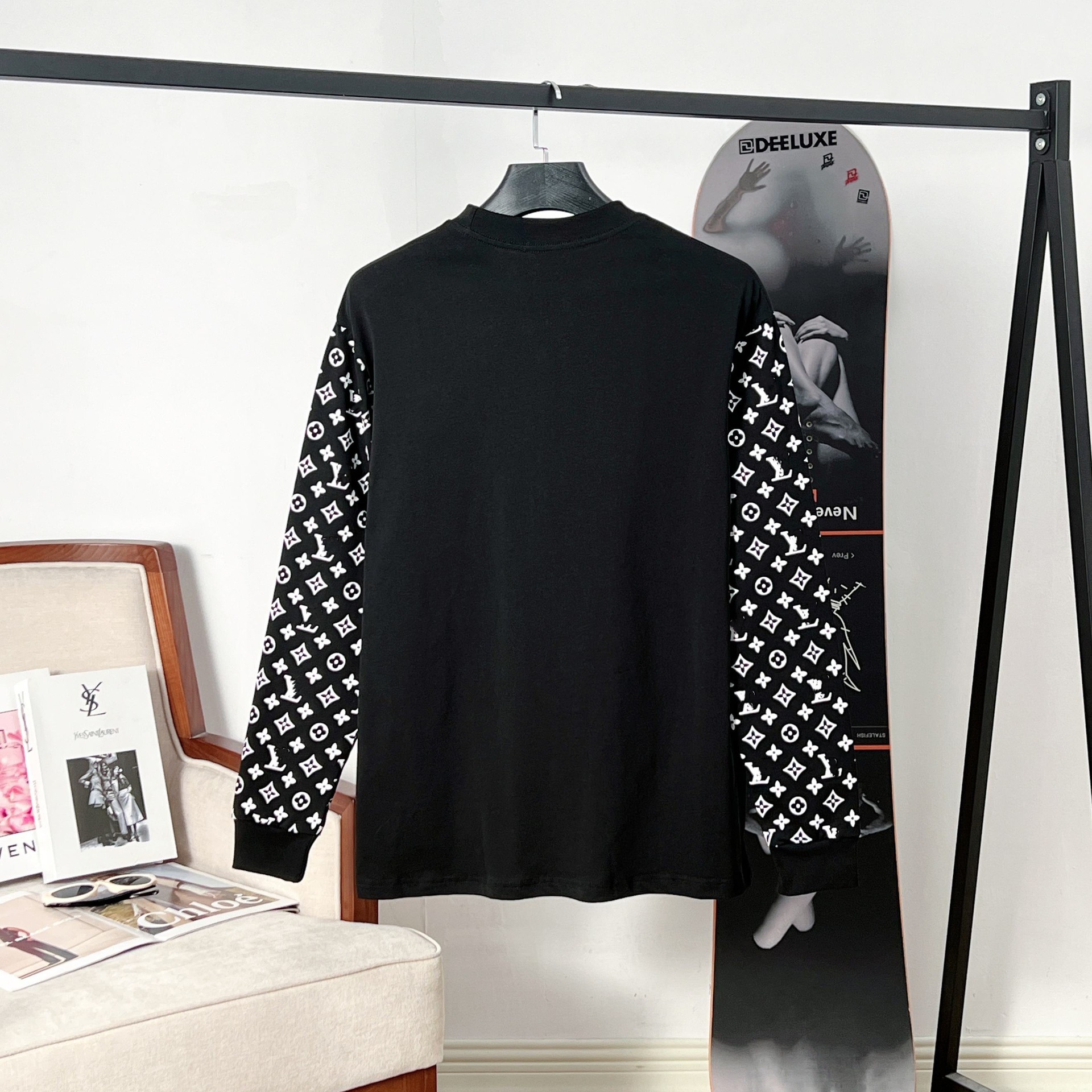 가을 신상 소매 무늬의 로고 프린트 캐주얼 루즈핏 남녀 긴팔 티셔츠입니다